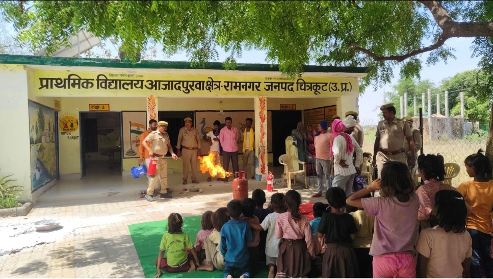 आग से सुरक्षित विद्यालय व अस्पताल कार्यक्रम के तहत लोगों को किया गया जागरूक