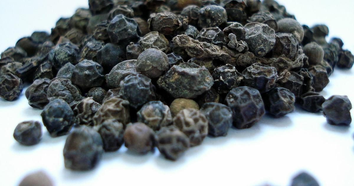 A Peppercorn's Magic: How a Simple Spice Rescued a King from His Headache and Won a Princess’s Heart