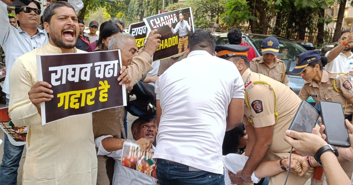 AAP Protests in Mumbai Against Raghav Chadha's BJP Merger: Police Detain Leaders