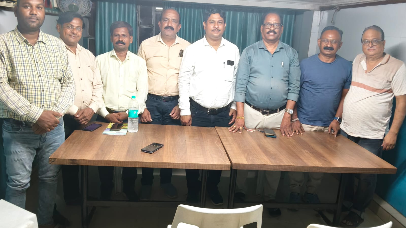 *पत्रकारांच्या समस्या सोडवण्यासाठी वाईस ऑफ मीडिया पुढाकार घेणार - शशिकांत भोयर* *तुमसरमध्ये व्हॉइस ऑफ मीडियाची महत्त्वपूर्ण बैठक संपन्न, पत्रकार भवन उभारणीवर भर*