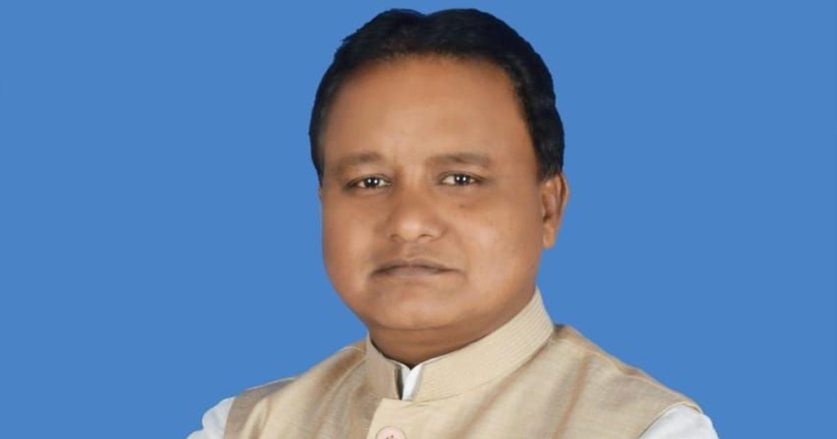 Odisha CM Launches Inquiry Following Shocking Incident of Adivasi Man Carrying Sister's Remains to Bank