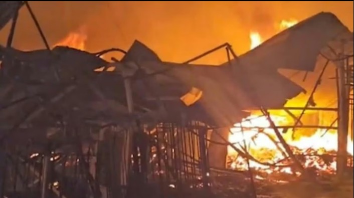 Fire at Shastri Park Furniture Market Injures DFS Officer Amid Stone Pelting