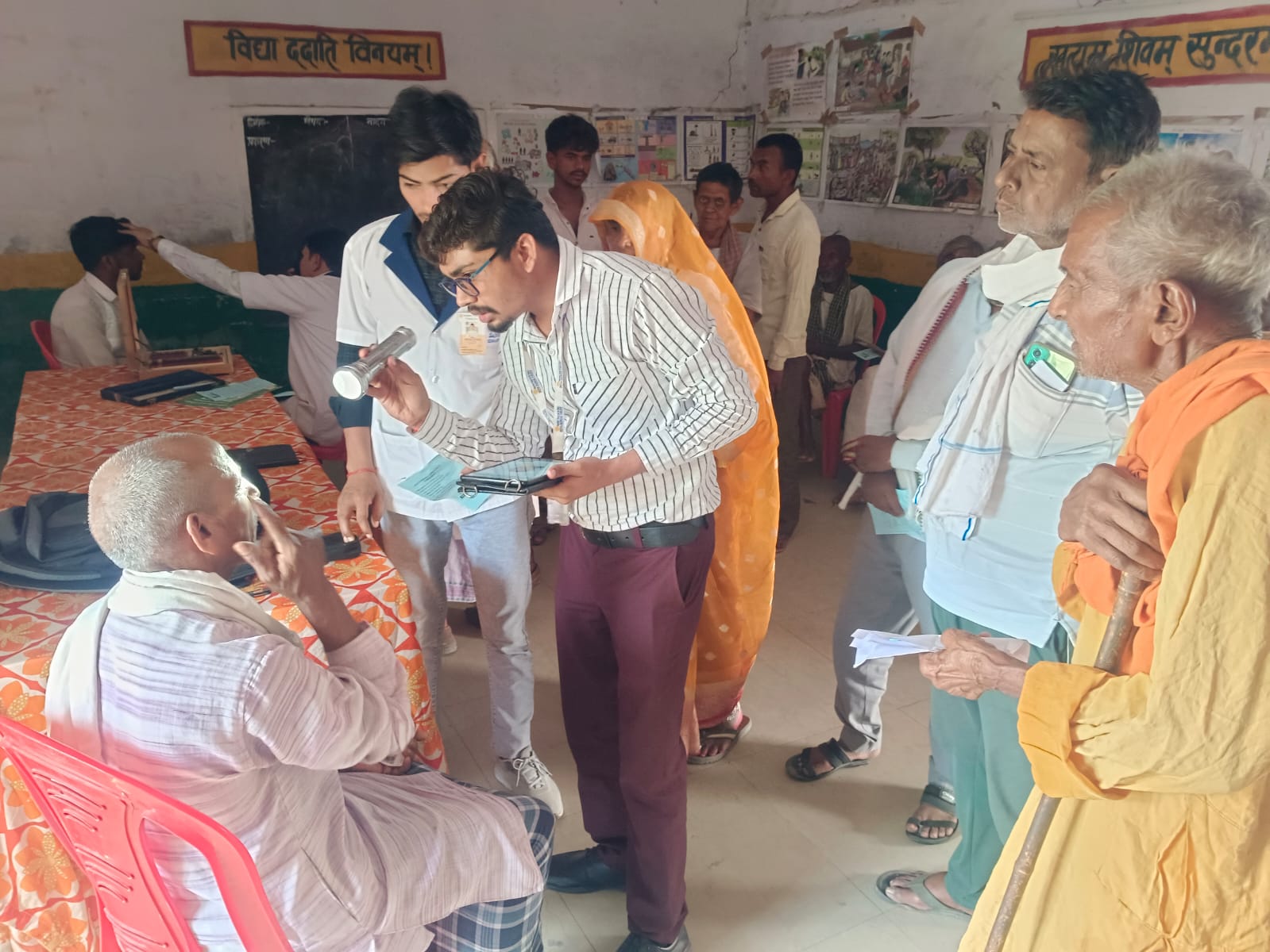 कंपोजिट विद्यालय सकरौली में विशाल नेत्र एवं स्वास्थ्य परीक्षण शिविर आयोजित