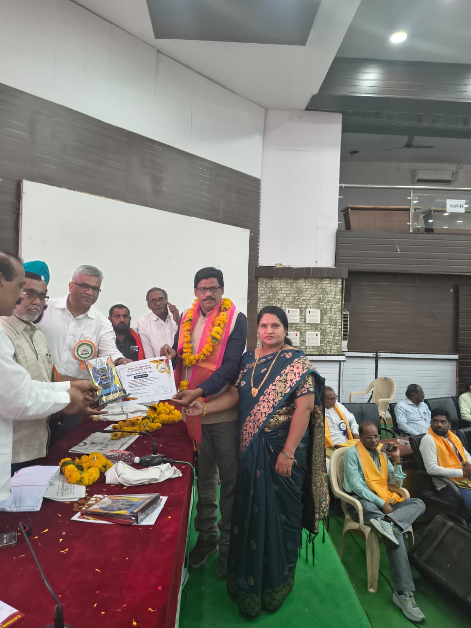 प्रा. जालिंदर वाहूळ यांना “मूकनायक” पुरस्कार प्रदान