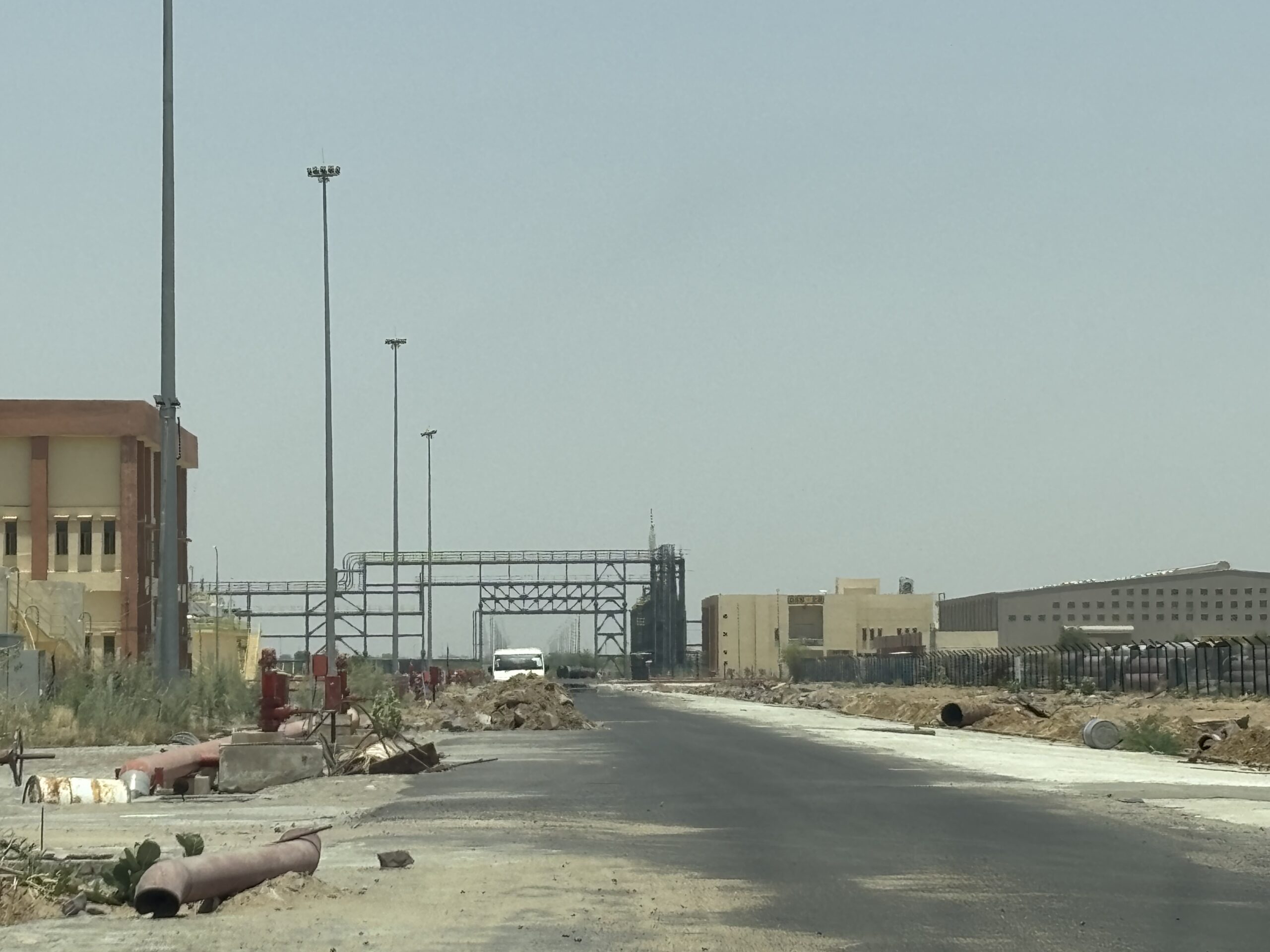 Extreme Heatwave in Barmer Forces Outdoor Workers to Continue Amid Rising Temperatures
