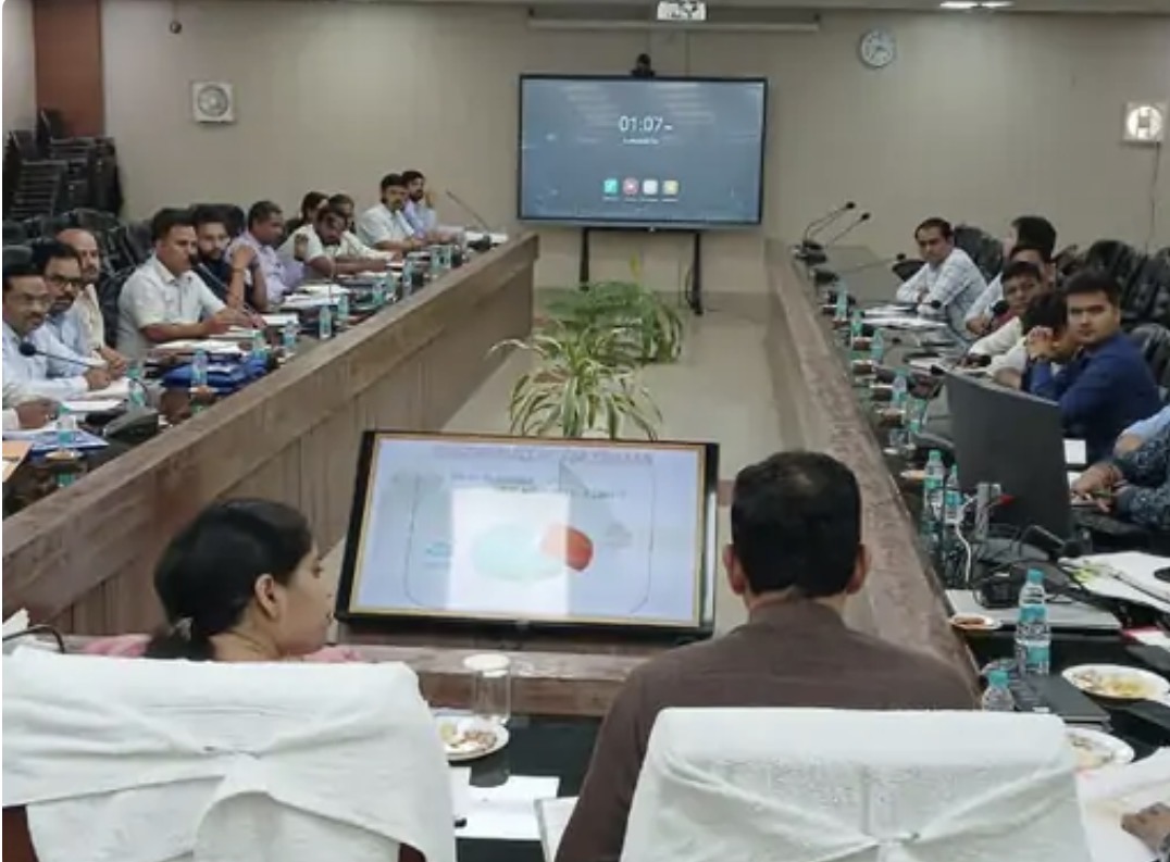 अंबेडकर नगर को मिले 37.53 lakh लाख पौधे लगाने का लक्ष्य: D M ने पौधारोपण , गंगा संरक्षण पर जोड़ दिया , 24 विभागों को दिया लक्ष्य