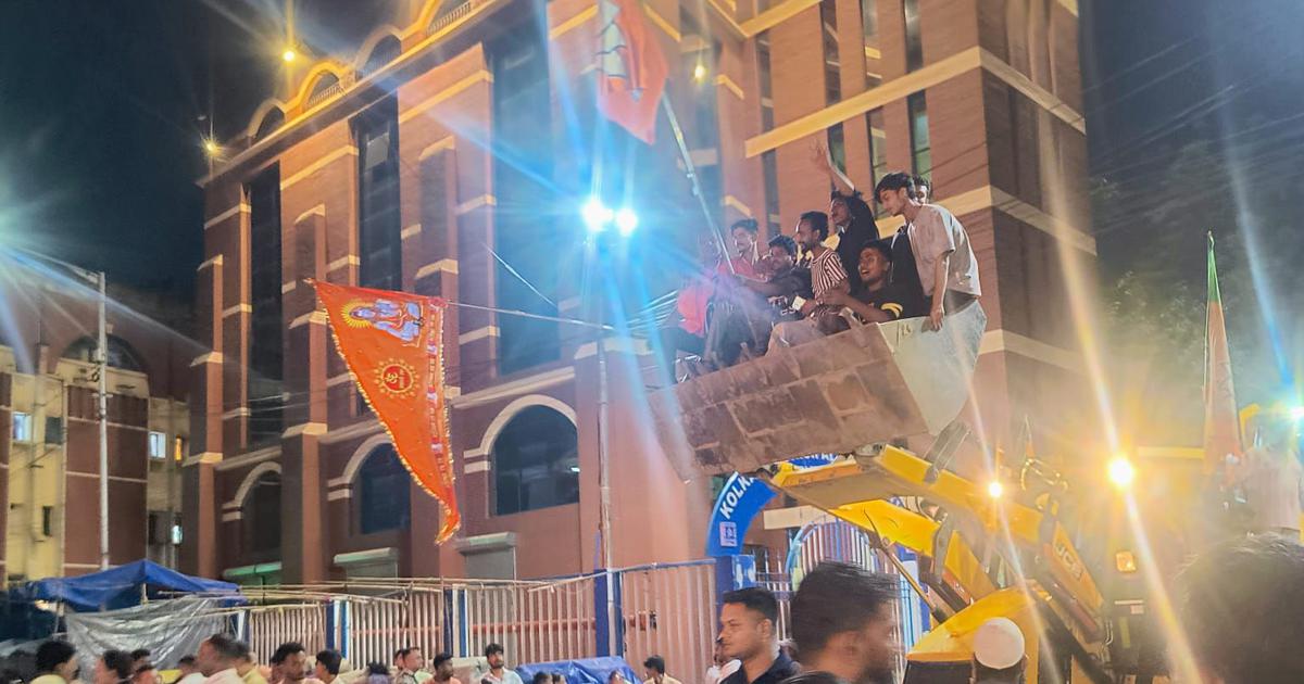 Kolkata's New Market Witnesses Violent Vandalism as BJP Supporters Target TMC Office