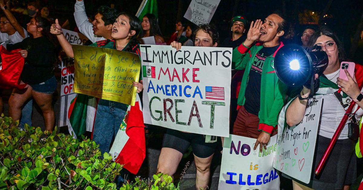 New Guidelines Offer H-1B Visa Holders Hope for Green Card Applications Without Leaving the US